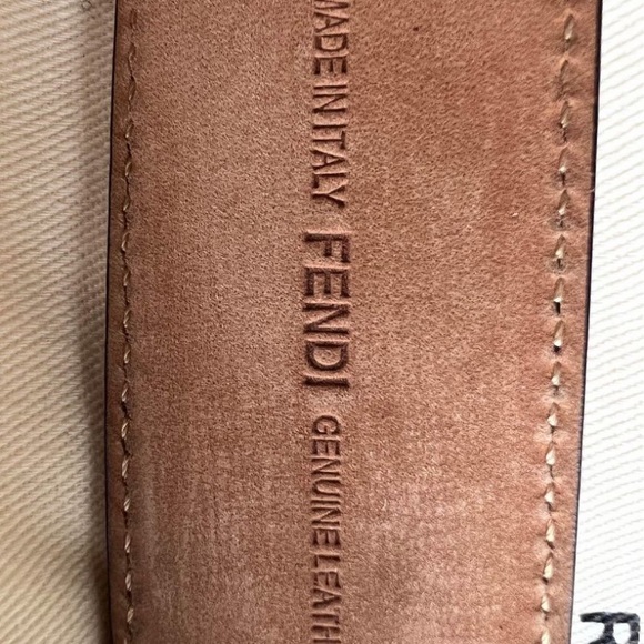 Fendi
Black Women's Dark Soft Leather Gold Buckle Size 32 8c0497 Belt - Picture 5 of 8